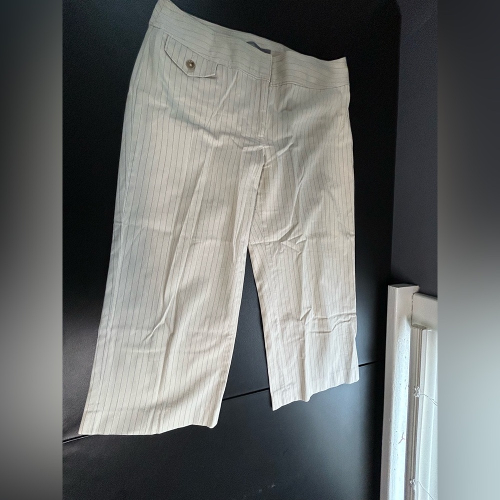 Ann Taylor Women's 4 Pinstripe Khaki Cropped Pants Lightweight Preppy FLAW